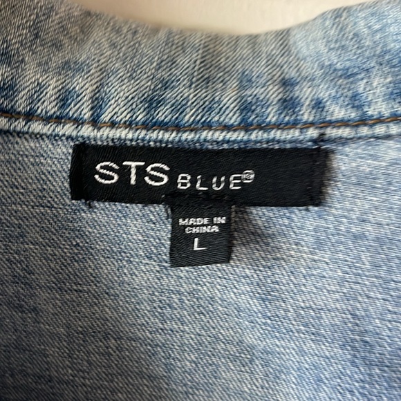 Distressed Jean jacket women’s - Picture 3 of 5